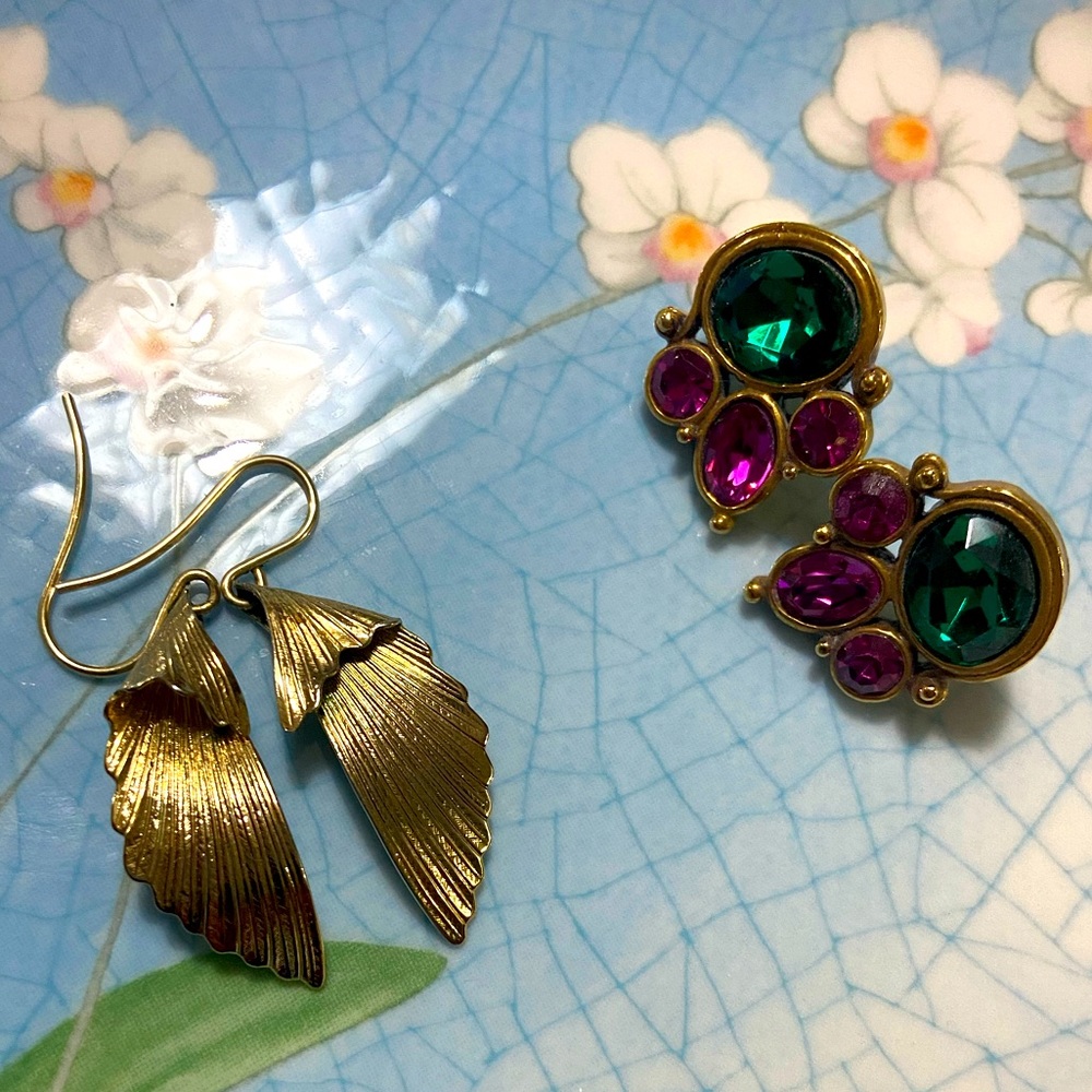 Two pairs gold plated earrings